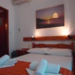 Pensionmargaritakotroniskiathos B&B