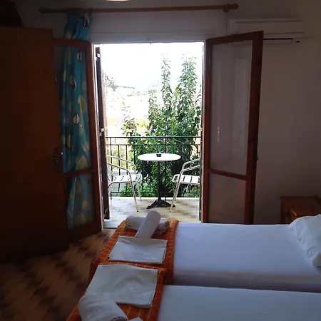 Alojamento de Acomodação e Pequeno-almoço Pensionmargaritakotroniskiathos