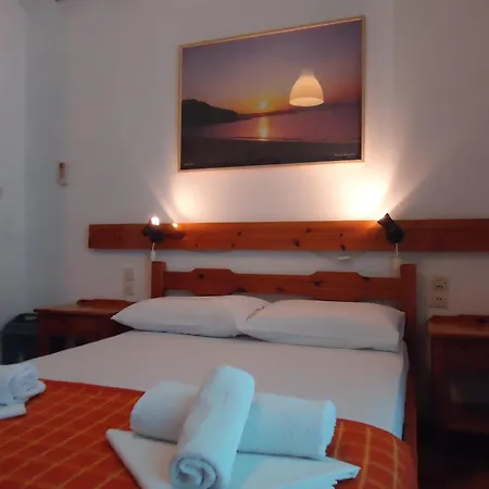 Pensionmargaritakotroniskiathos לינה וארוחת בוקר 2*