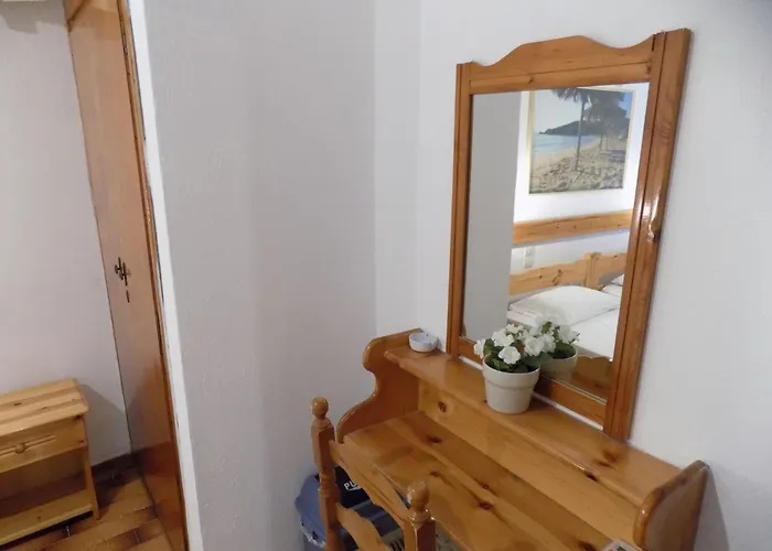 Pensionmargaritakotroniskiathos İskados